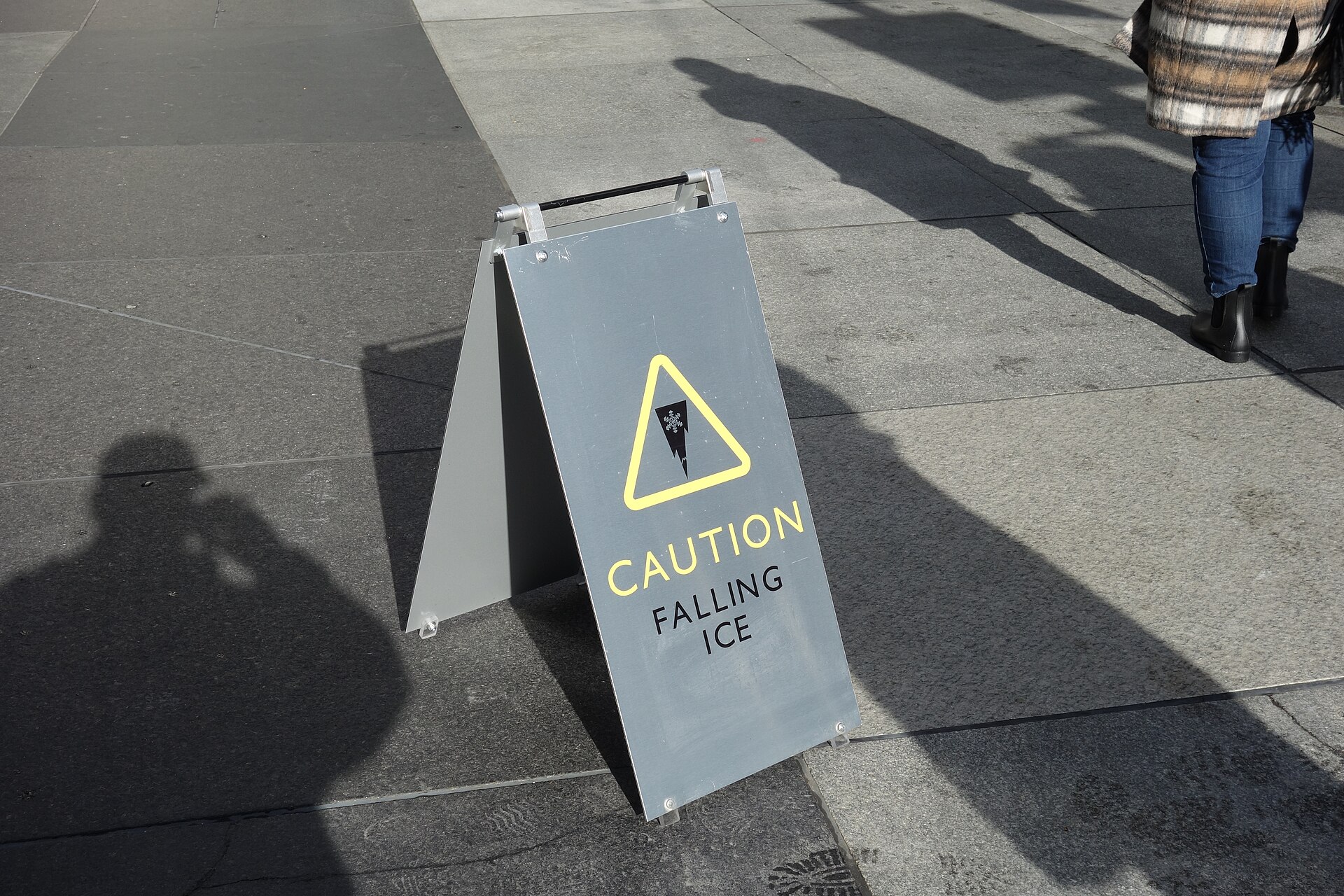 Señal de precaución piso resbaloso